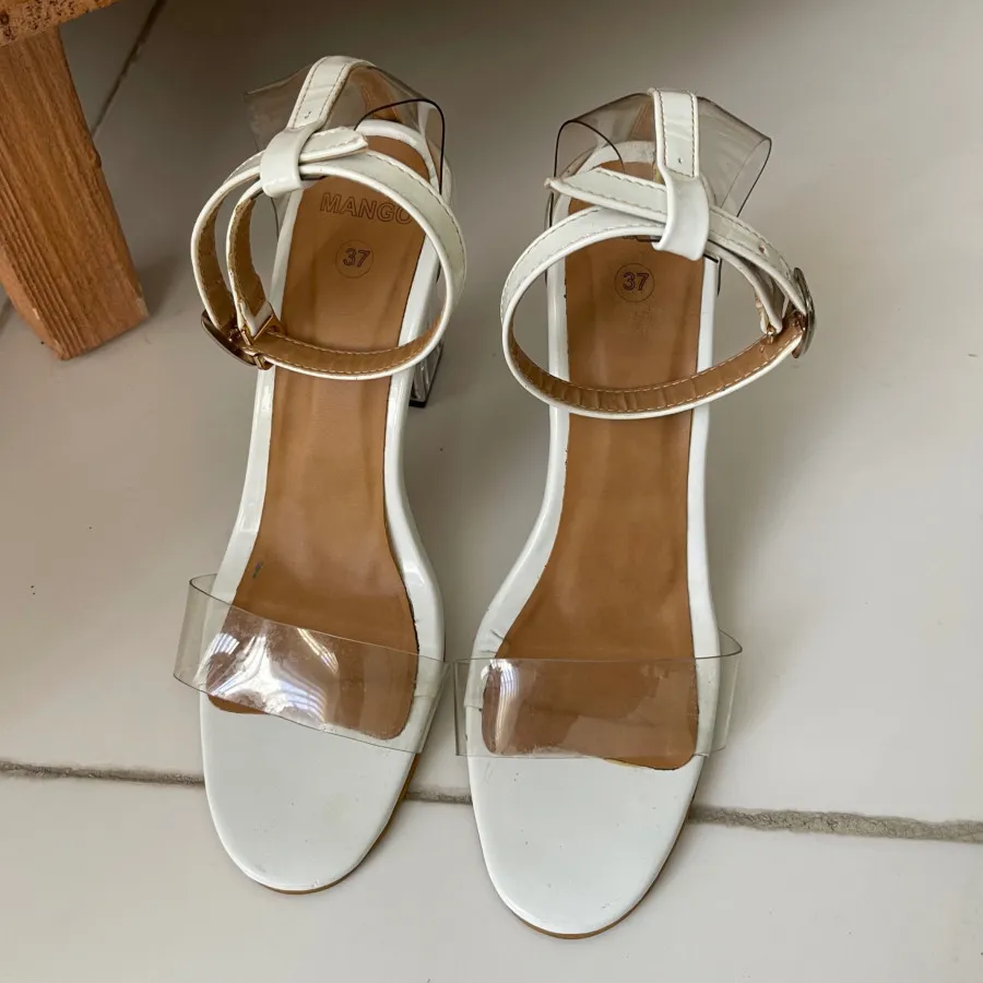 کفش پاشنه بلند منگو