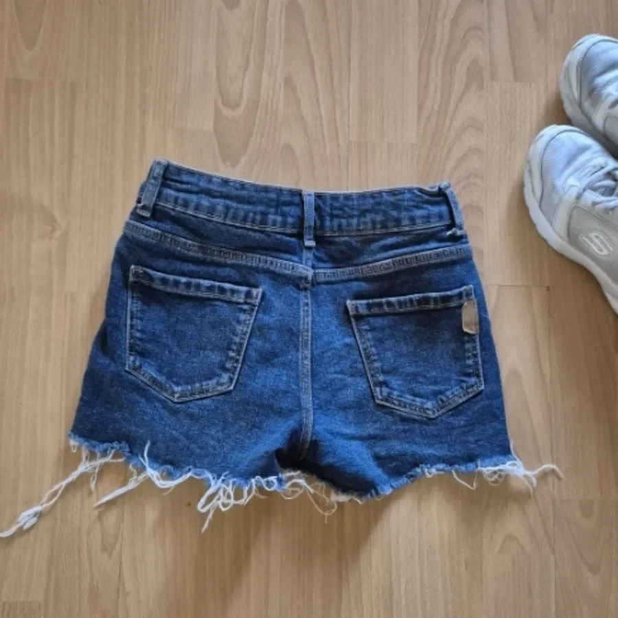 شلوارک منگو