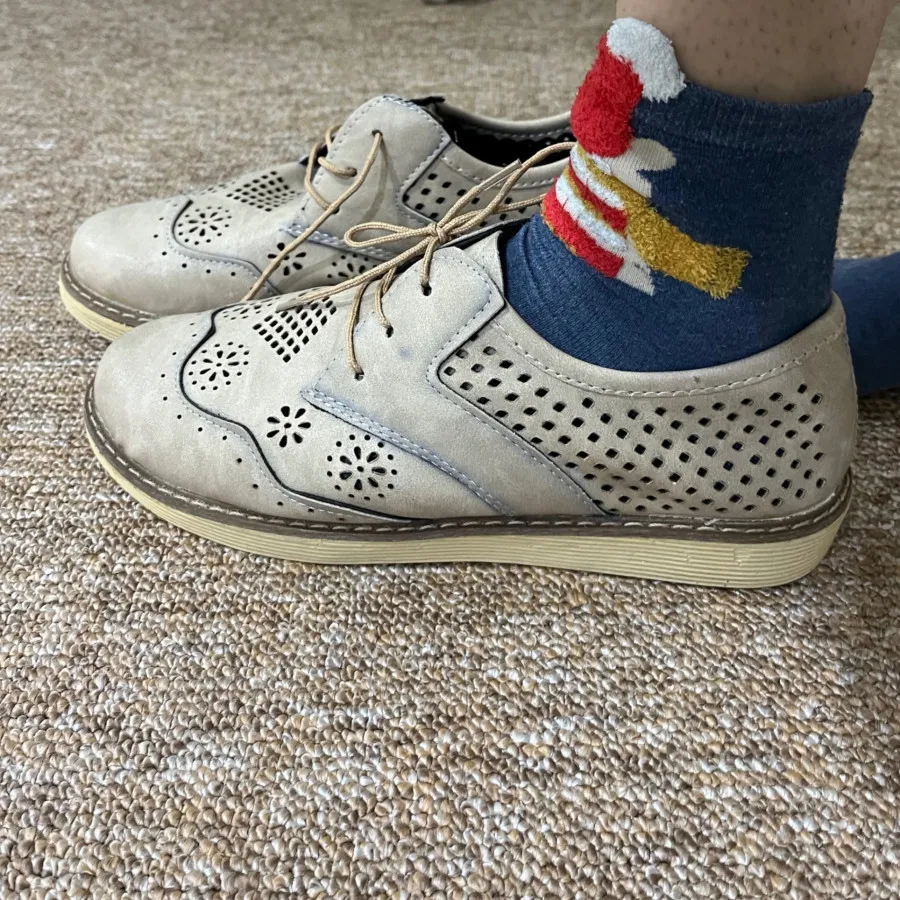 کفش کرمی رنگ