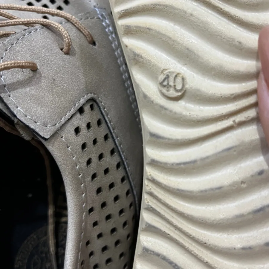 کفش کرمی رنگ