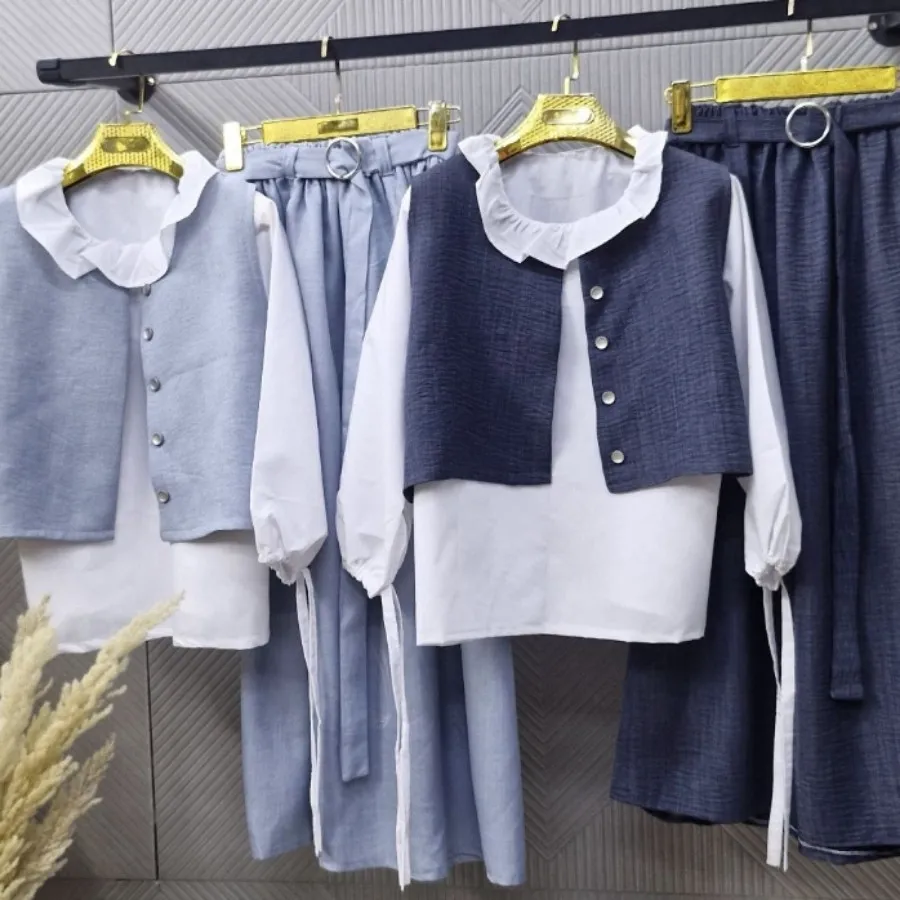 شومیزوجلیقه ودامن