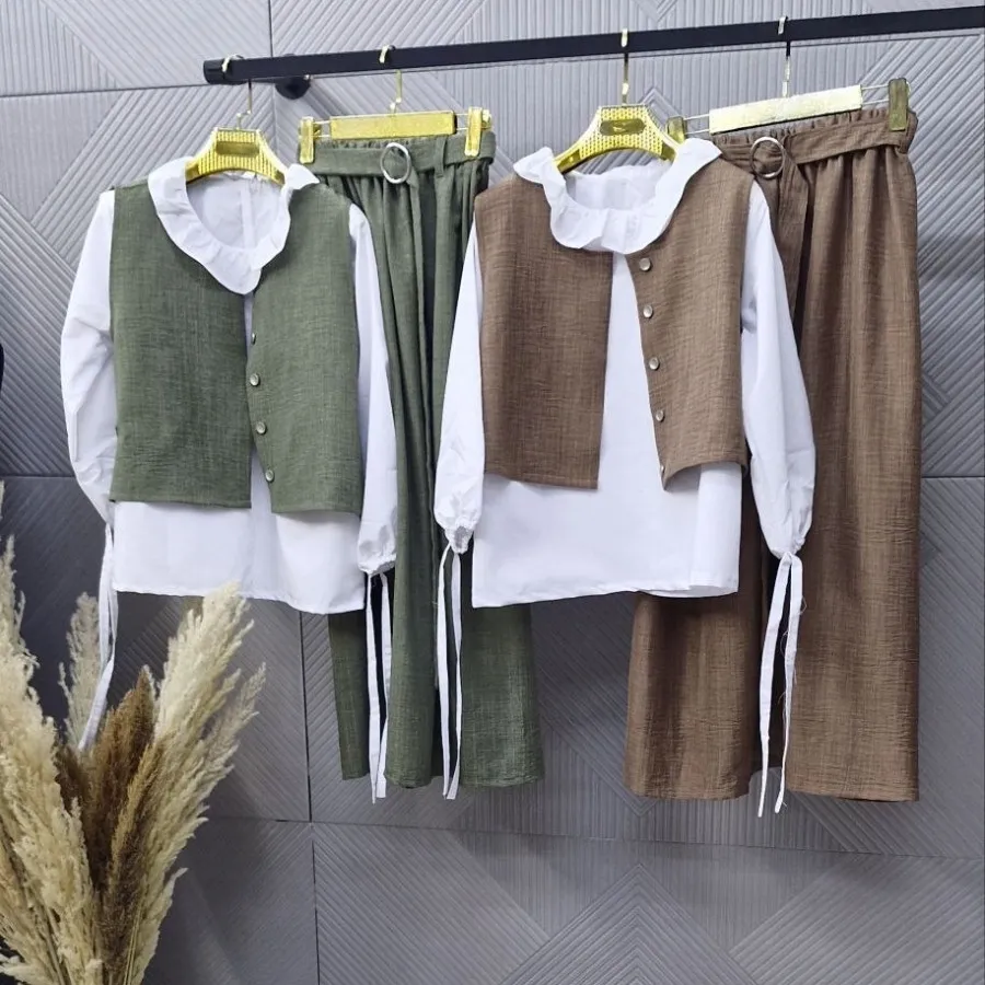 شومیزوجلیقه ودامن