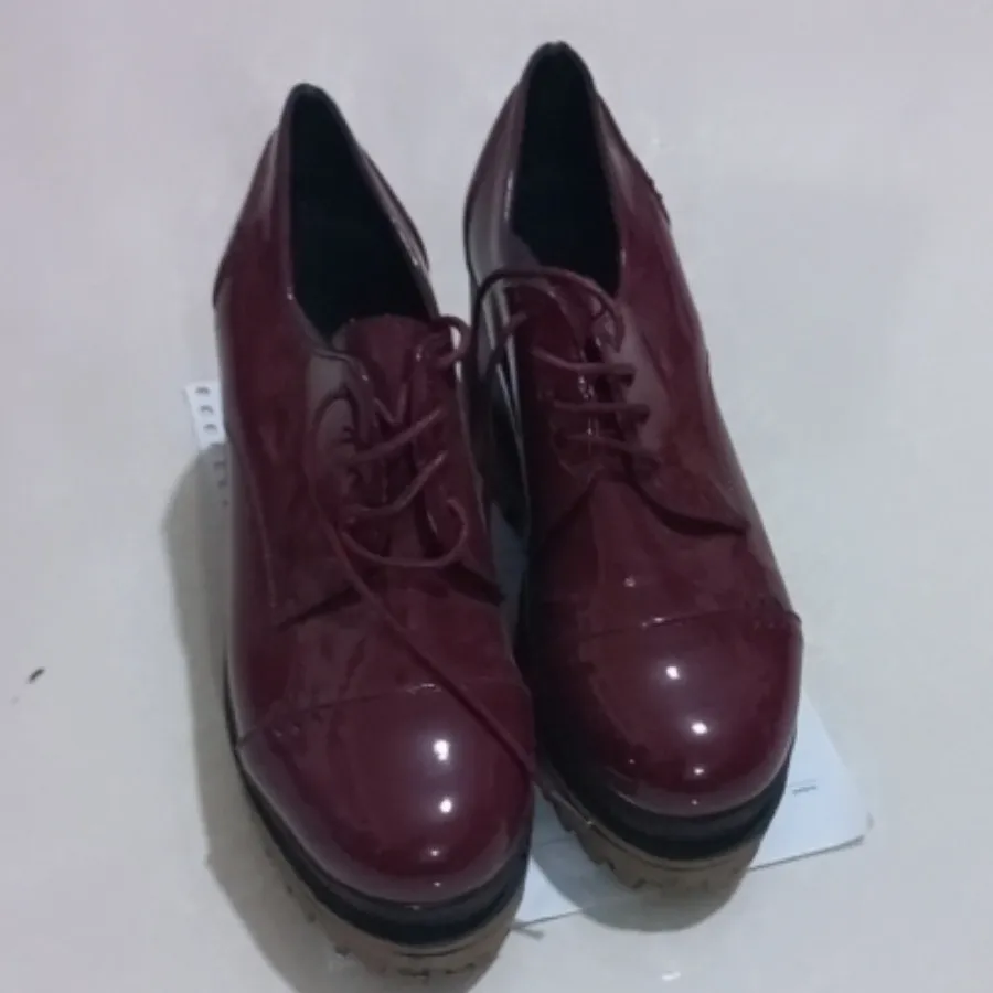 کفش کتونی لژدار