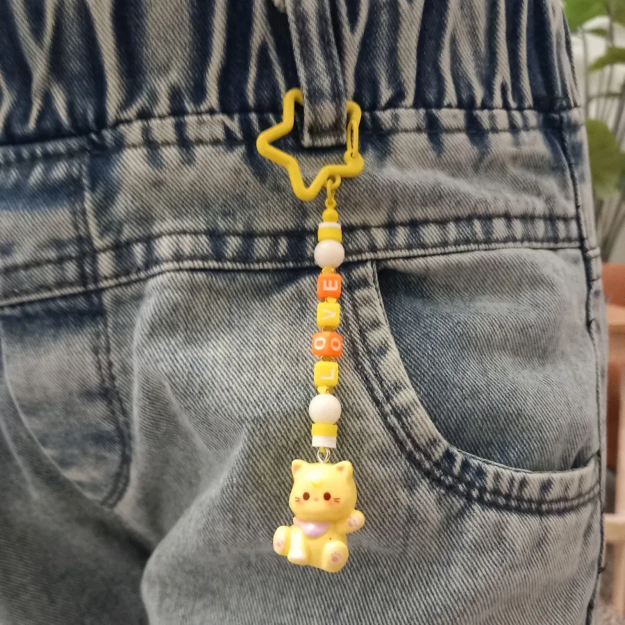 آویز و فونچارم