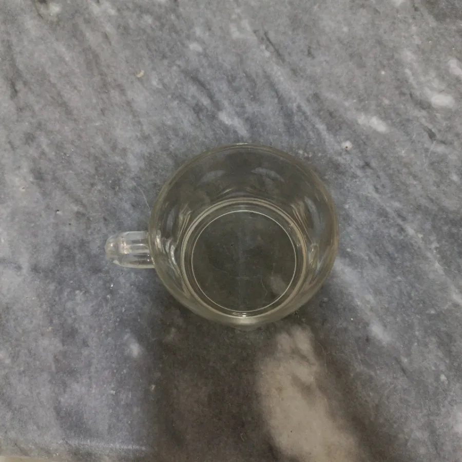 تعدادی لیوان و فنجان