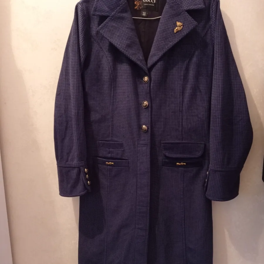 ترنج کت سفید پالتو سرمهای