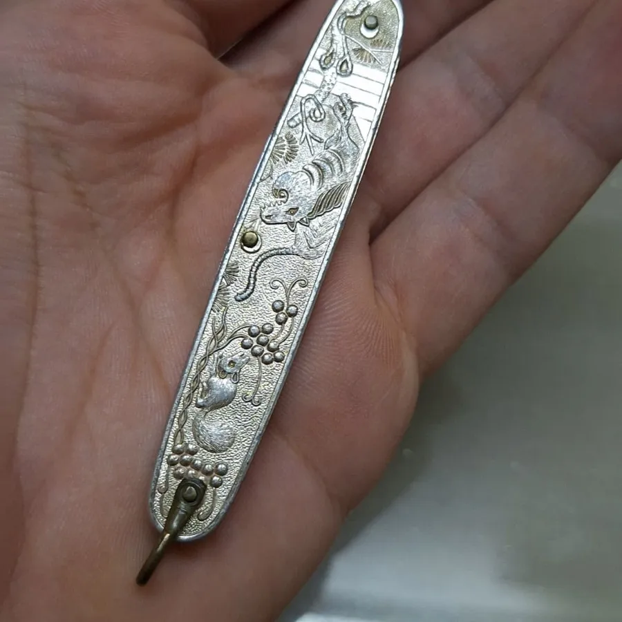 چاقویی با قدمت بیش از 60