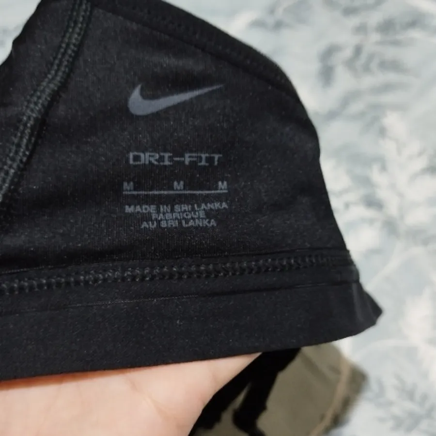 نیمتنه ورزشی نایکی اصل