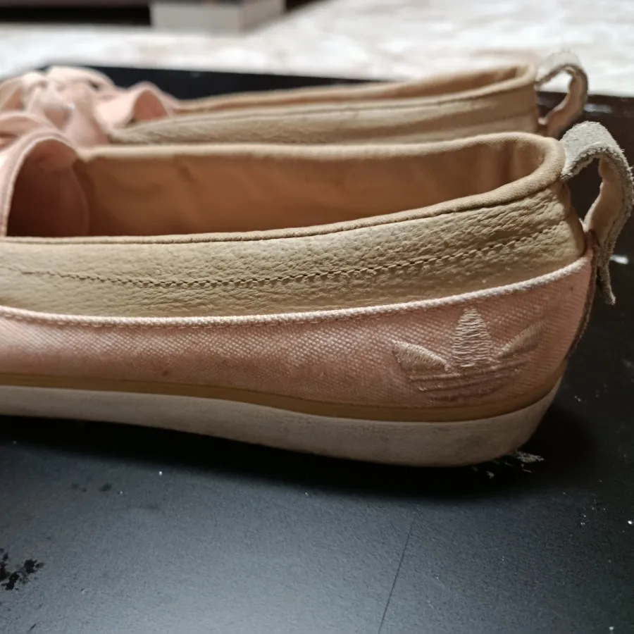 کفش کالج آدیداس صورتی