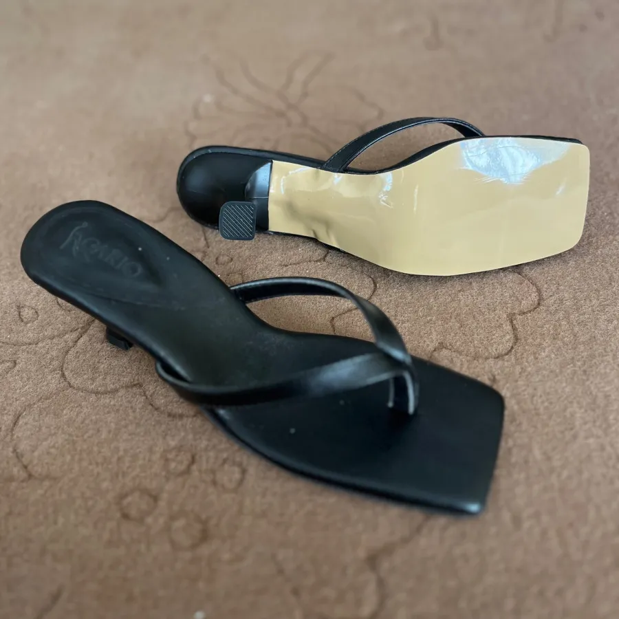 صندل مشکی لاانگشتی