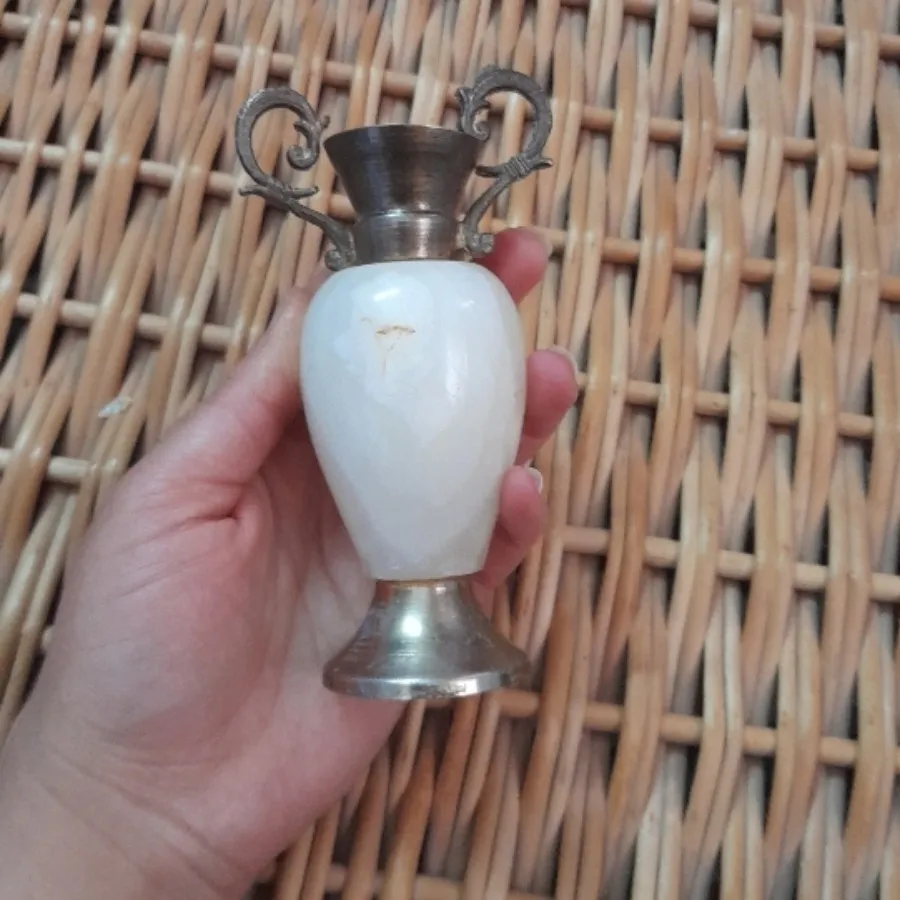 گلدان سنگی قدیمی