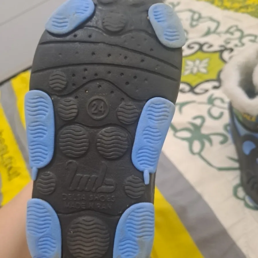 چکمه بچگانه