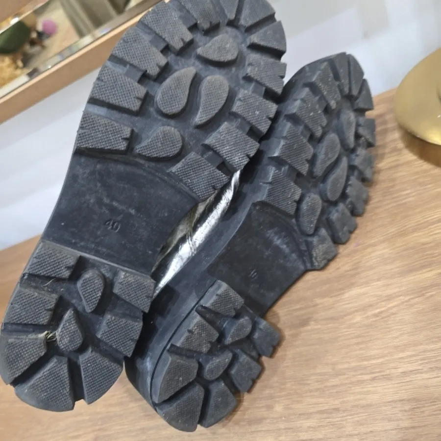 بوت نقره ای