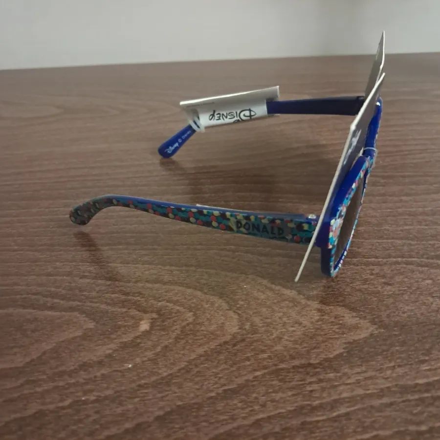 عینک آفتابی لگبچگانه