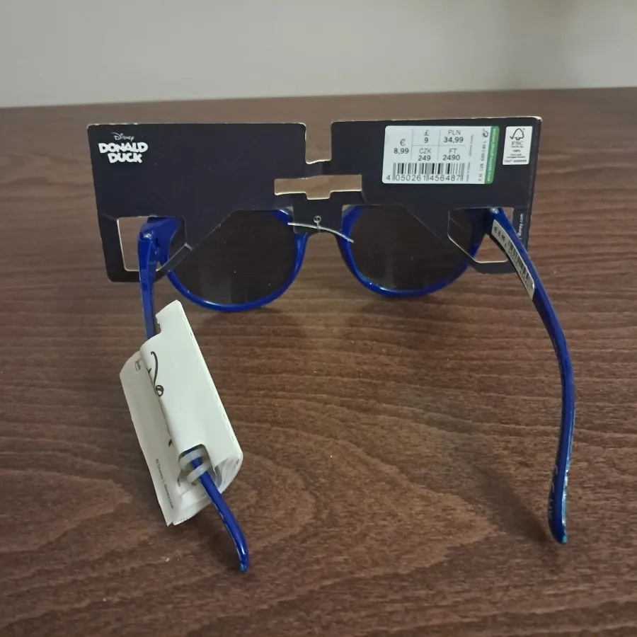 عینک آفتابی لگبچگانه