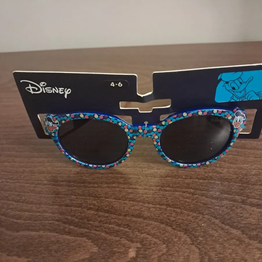 عینک آفتابی لگبچگانه