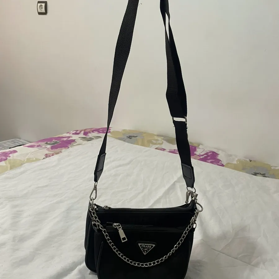 کیف دوشی برند Prada