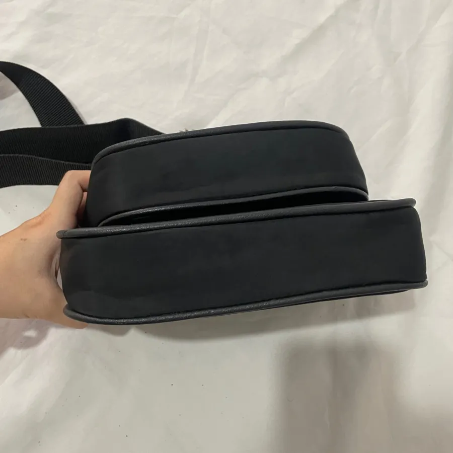 کیف دوشی برند Prada