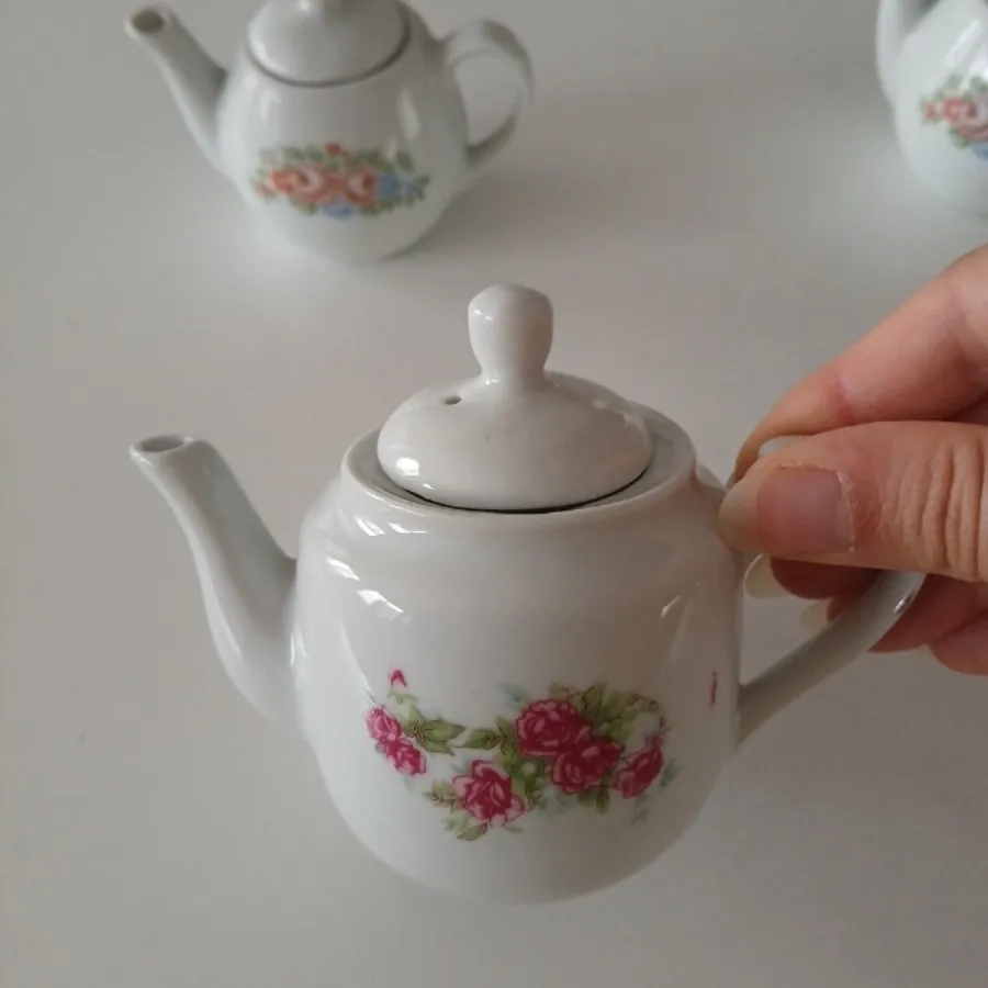 سه عدد قوری چینی