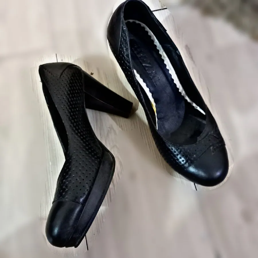 کفش پاشنه دار طبی هازال