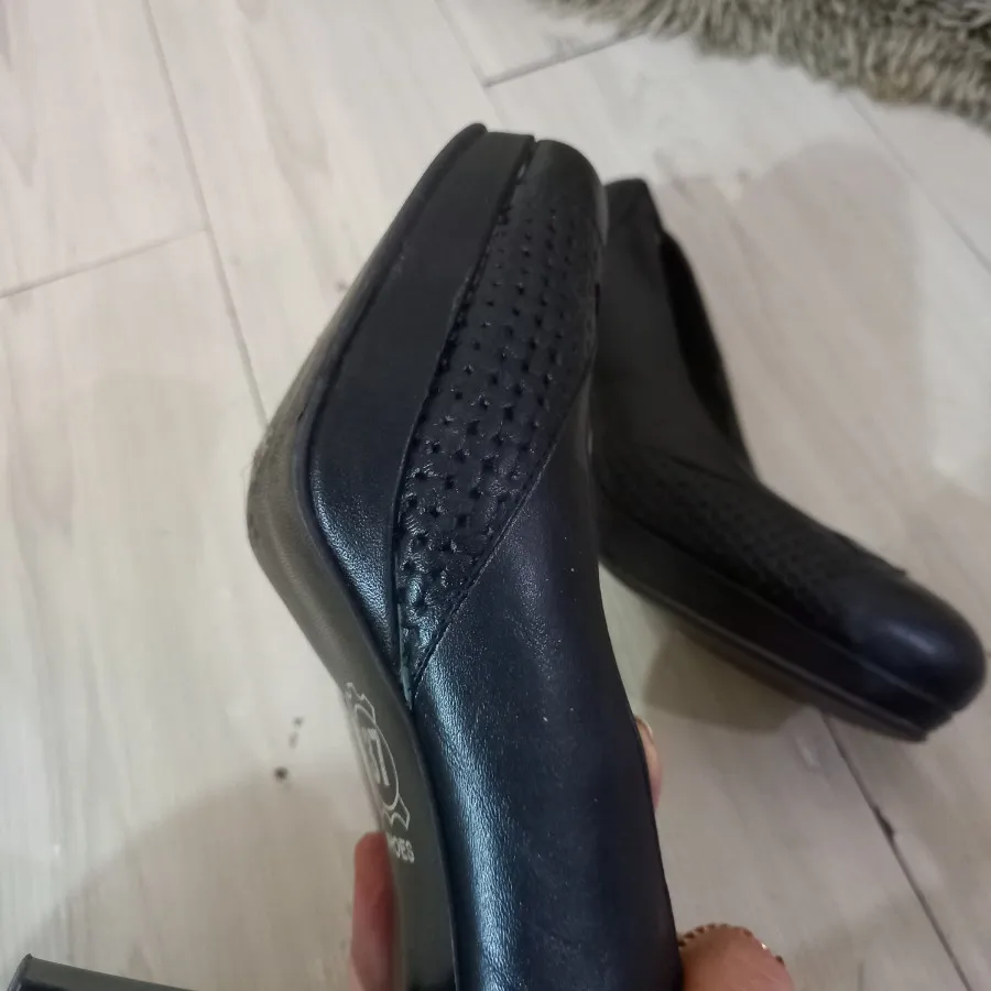 کفش پاشنه دار طبی هازال