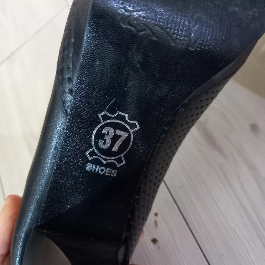 کفش پاشنه دار طبی هازال