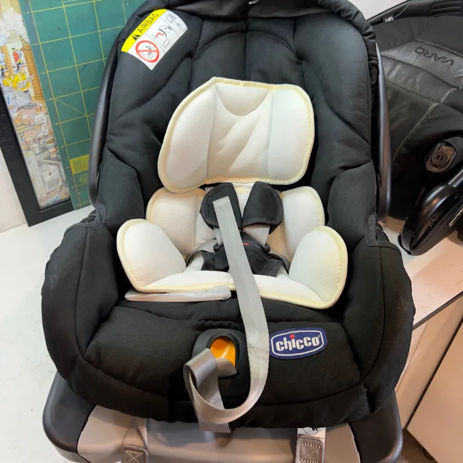 کالسکه و کریرر chicco