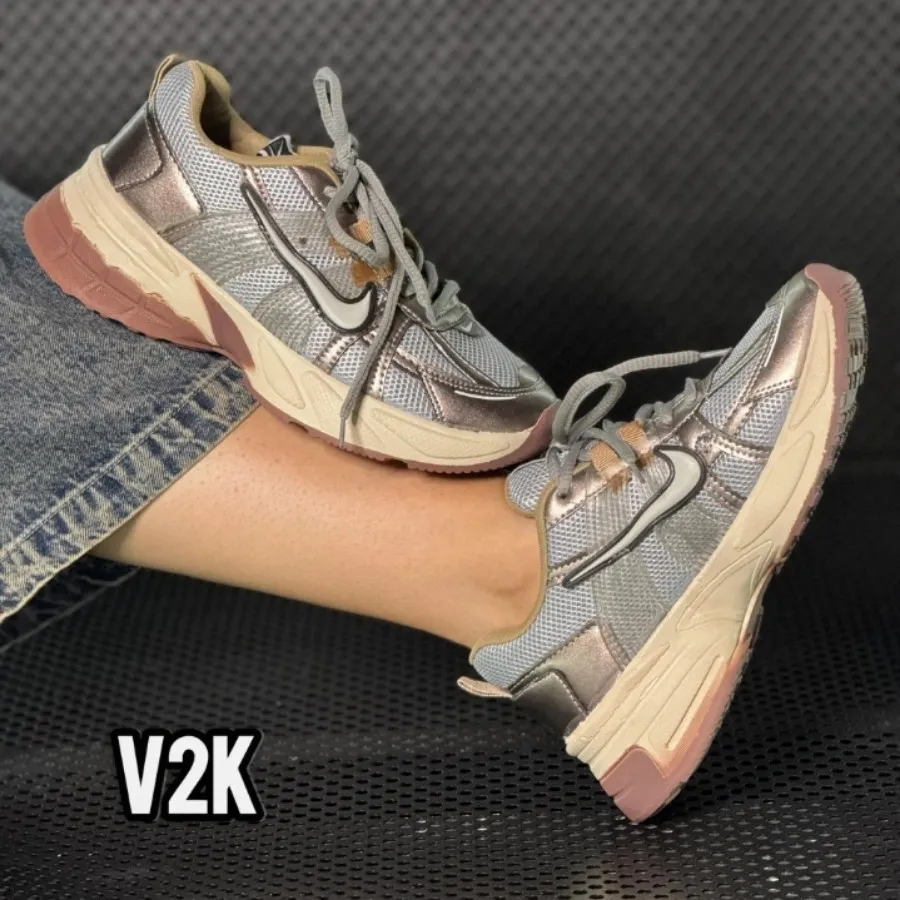 کفش کتانی نایک شیک