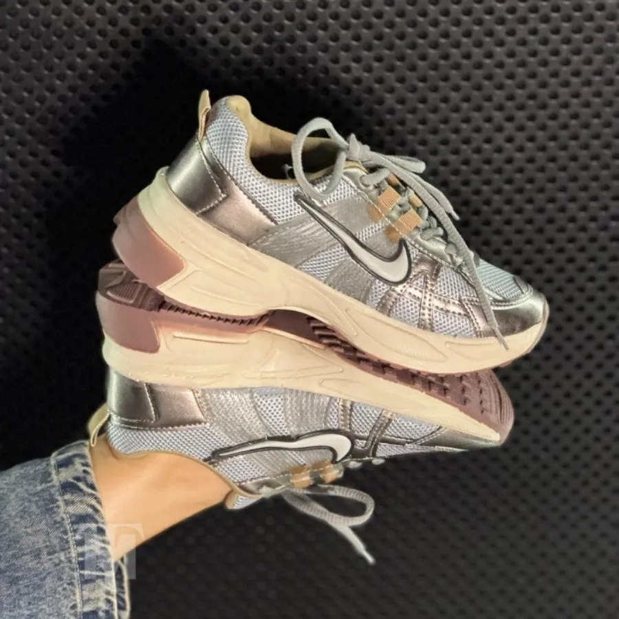 کفش کتانی نایک شیک