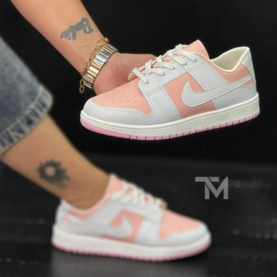 کفش کتونی نایک صورتی