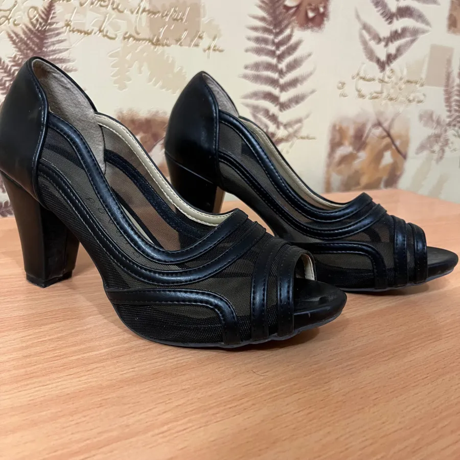 کفش پاشنه دار سایز 37