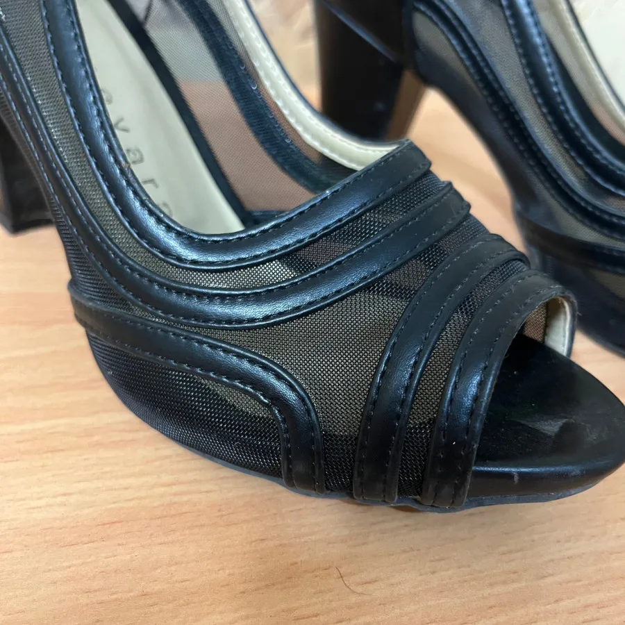 کفش پاشنه دار سایز 37