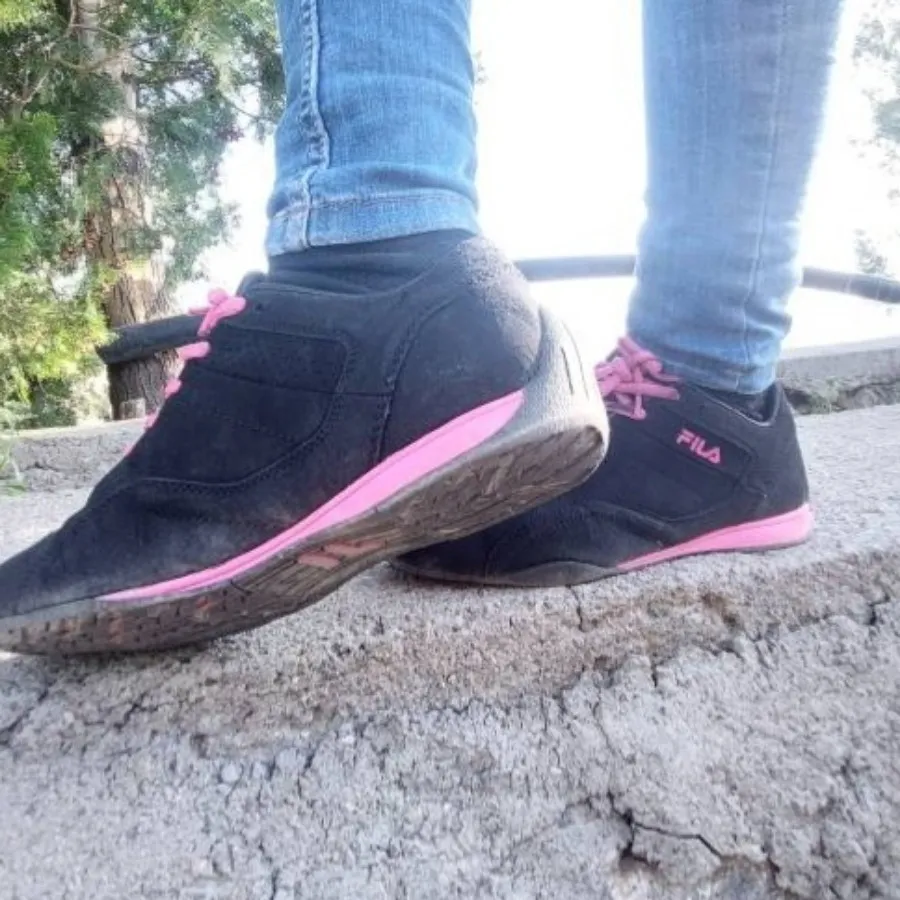 کفش فیلا