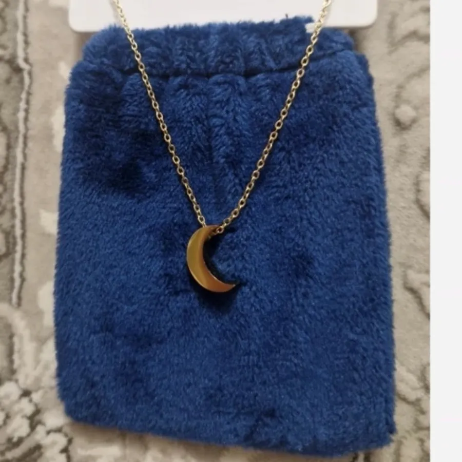 گردنبند ماه مینیمال