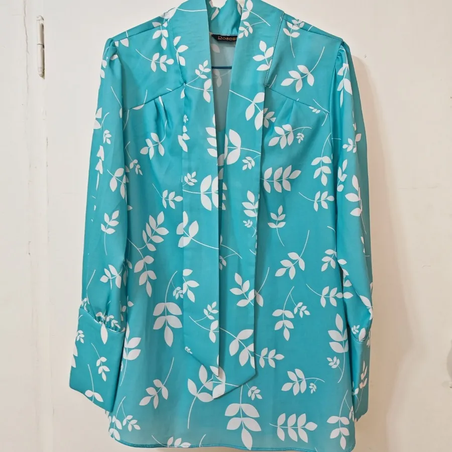 شومیز ابی سفید