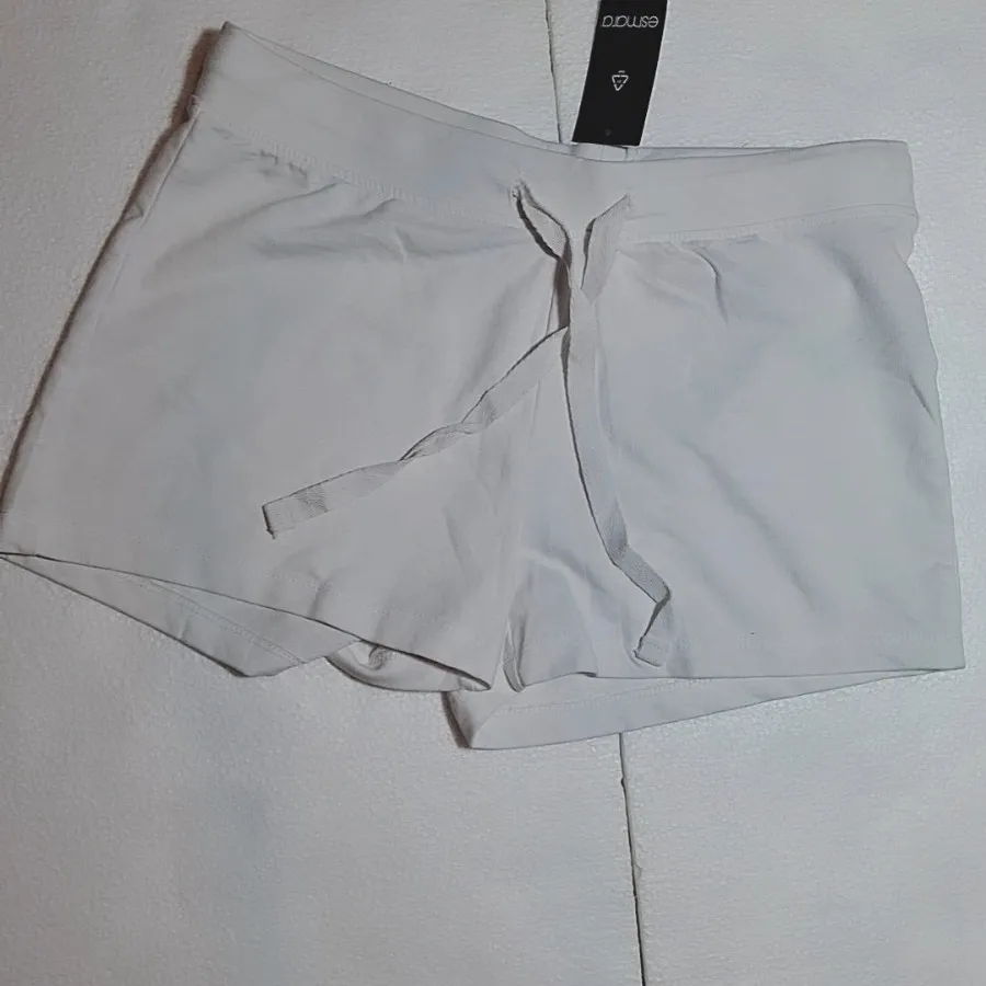 شلوارک سفید اسمارا