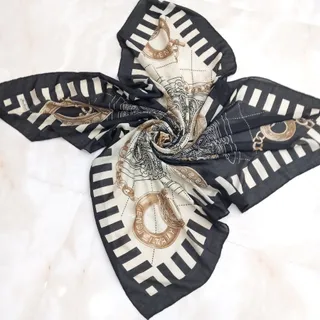 روسری نخی بزرگ