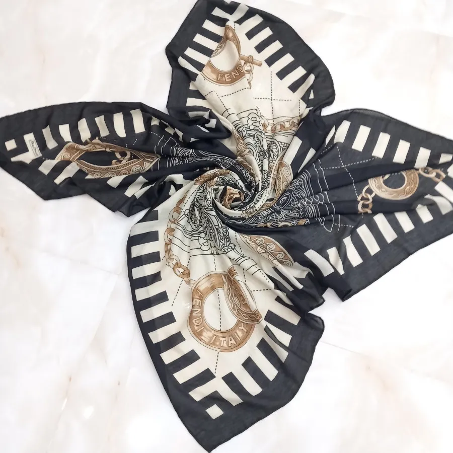 روسری نخی بزرگ