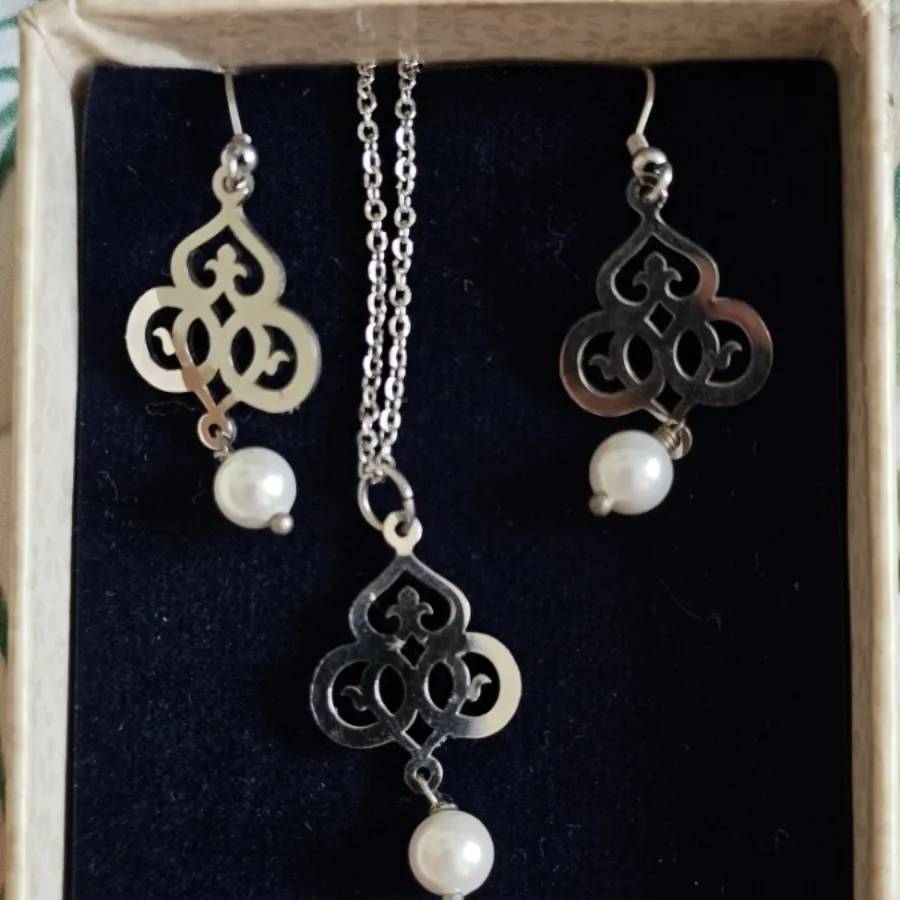 ست گوشواره و گردنبند