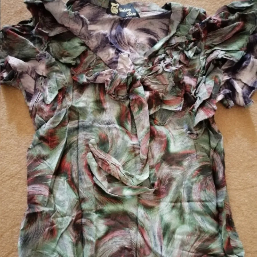 تیشرت گلدار