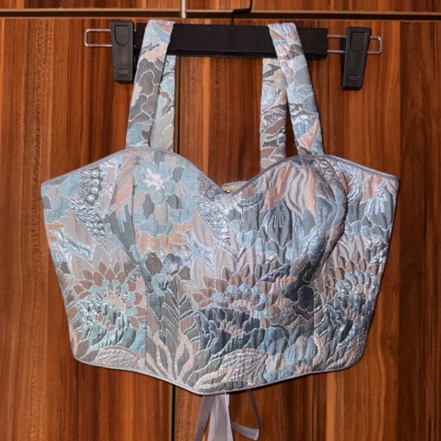 نیم تنه جذاب