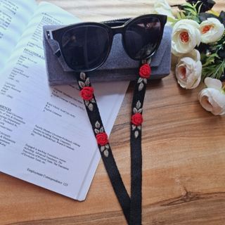 بند عینک گلدوزی