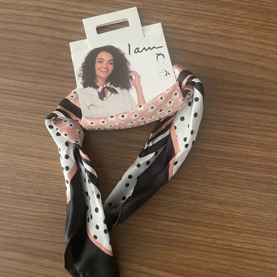 اسکارف برند iam