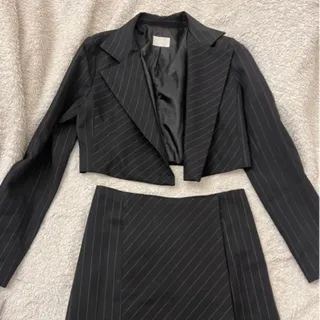 کت کراپ و دامن کوتاه ست