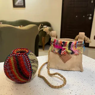 کیف و گلدان سفالی