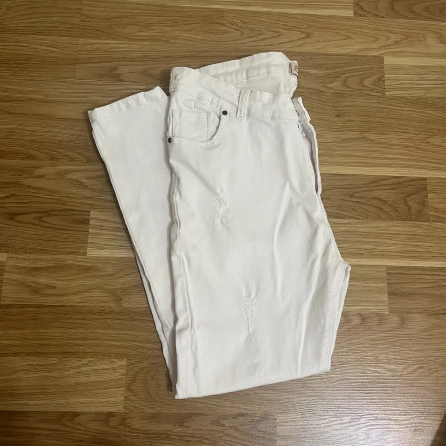 شلوار لی سفید