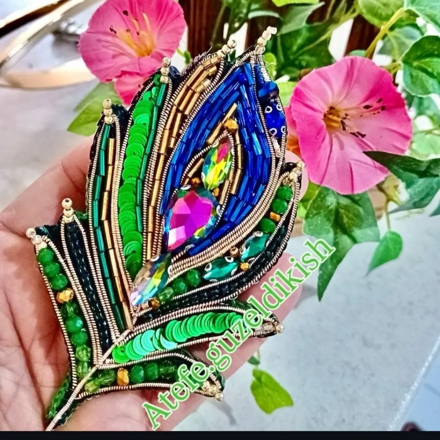 سنجاق سینه های شیک و زیبا