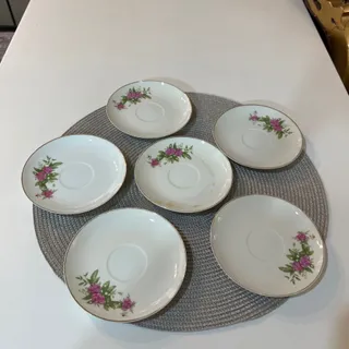 نعلبکی گل سرخی