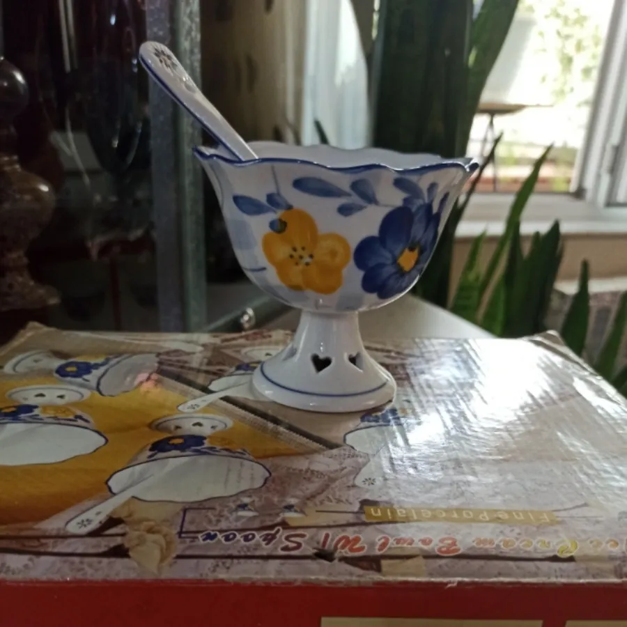 بستنی خوری با 6قاشق چینی