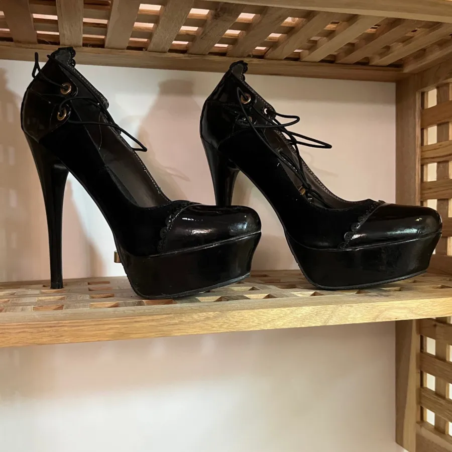 کفش ورنی و جیر مشکی مجلسی